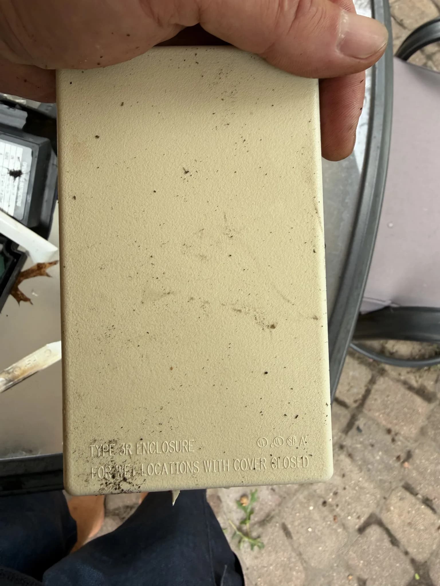 Aug 9, 10:07 Cap was broken while the plugs were pushed out - must be very forceful