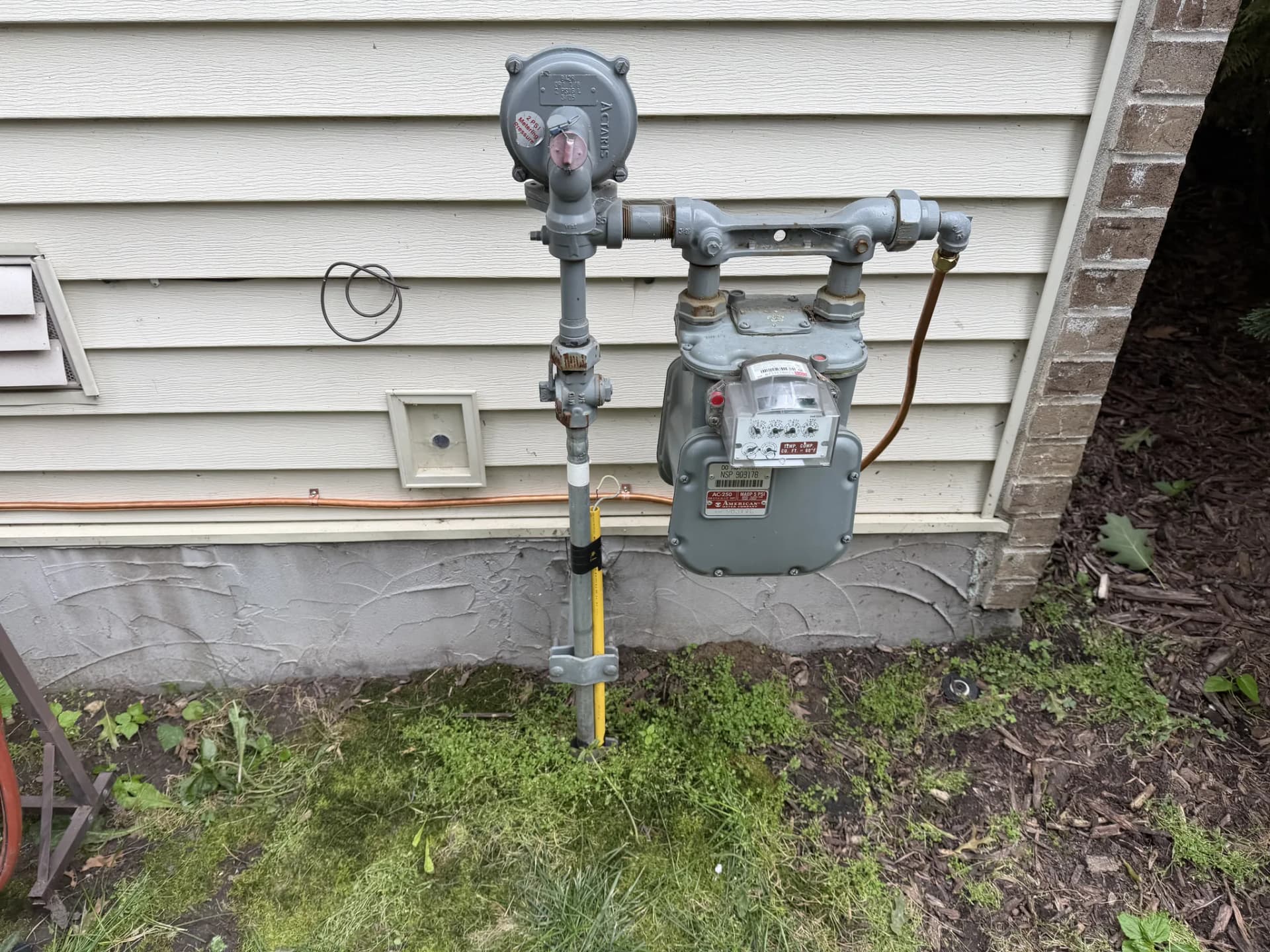 Aug 14, 16:39 Outside gaslines after copper piping - hope these last longer and won't leak