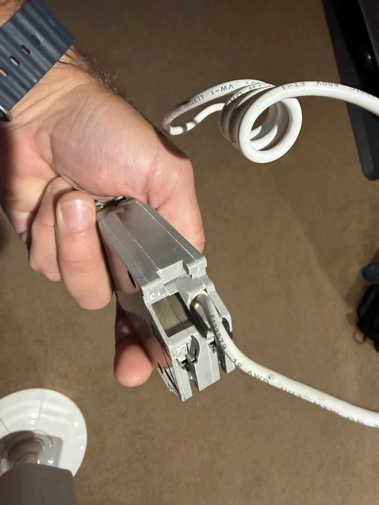 Aug 28, 11:58 Replaced Circuit Breaker - it was charred